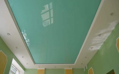 Бирюзовый потолок с глянцевой фактурой в Гомеле