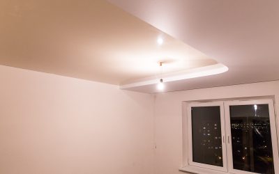 Двухуровневый натяжной потолок в двух цветах