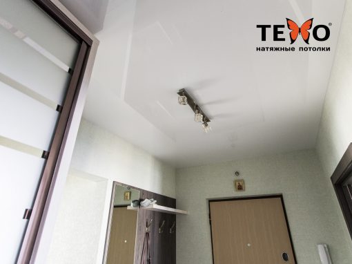 Глянцевый натяжной потолок в прихожей в Гродно