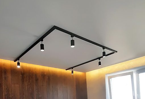 Парящий натяжной потолок с трековой системой (2)