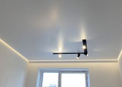 Парящий натяжной потолок со слотт системой в детской