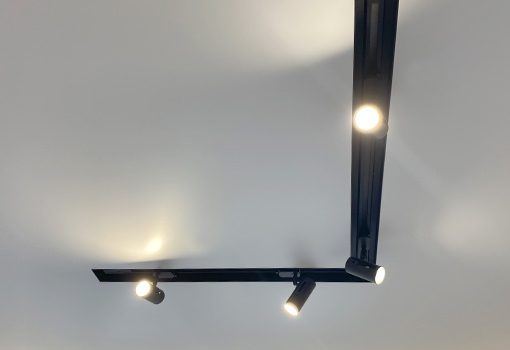 Парящий натяжной потолок со слотт системой в детской (3)