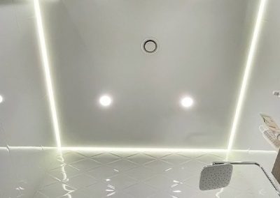 Парящий потолок в ванной комнате