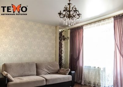 Белый глянцевый натяжной потолок