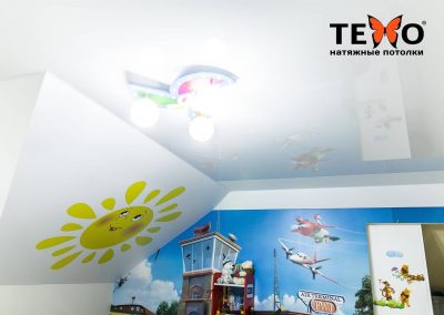 Натяжной потолок с фотопечатью в детской частного дома
