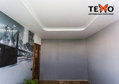Многоуровневый натяжной потолок со светодиодной подсветкой и точечными светильниками M-5