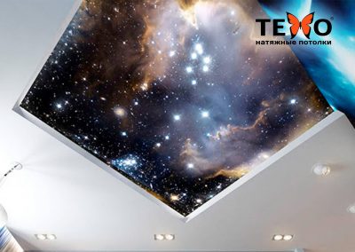 Звездное небо LedStar на натяжном потолке с фотопечатью в спальной