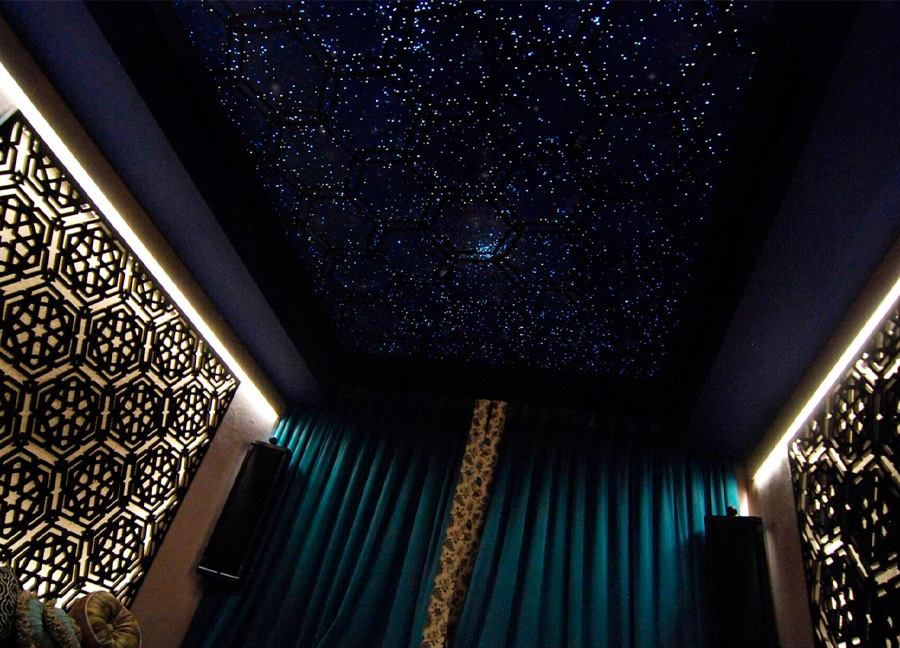 Фотопечать звездного неба на натяжном полотне с оптоволоконной конструкцией