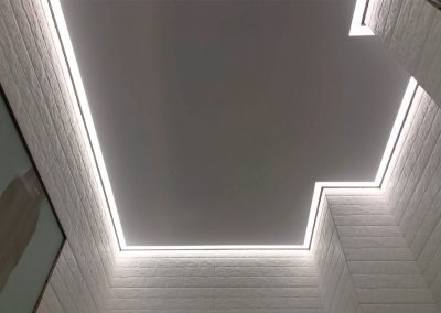 Контурная подсветка на потолке