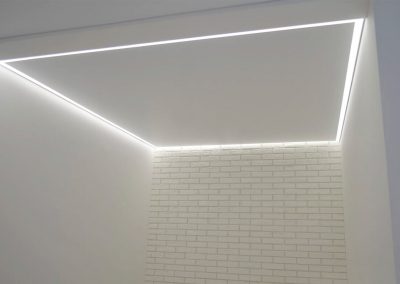 Контурная подсветка в комнате