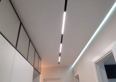 Линейные светильники на натяжном потолке