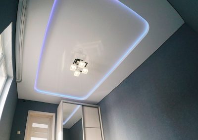 Многоуровневый потолок со светодиодной RGB подсветкой