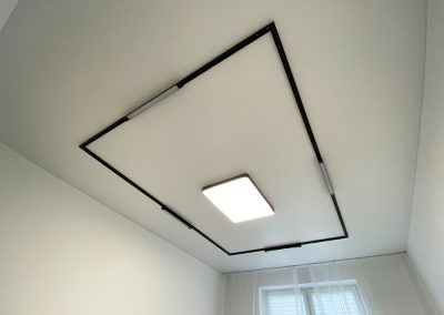 Натяжной потолок с конструкцией под магнитные светильники