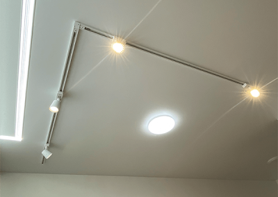 ТОП 7 видов освещений на натяжном потолке в 2024 году - 80