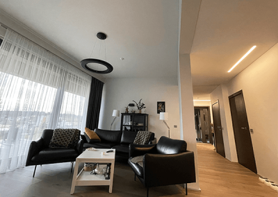 Люстра для натяжного потолка в гостиной