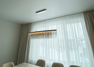 Люстра для натяжного потолка в гостиной