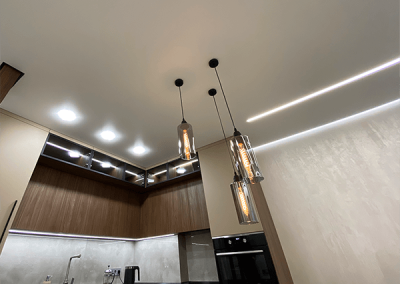 Люстра для натяжного потолка в кухне