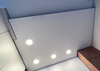 Натяжной потолок на кухню