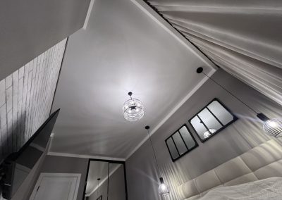 Натяжной потолок со скрытым карнизом