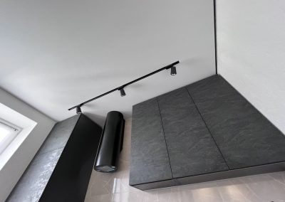 Натяжной потолок на кухне