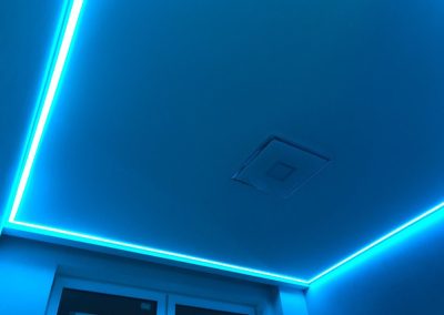 Контурный натяжной потолок