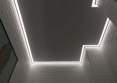 Контурный натяжной потолок