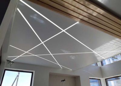 Глянцевый натяжной потолок