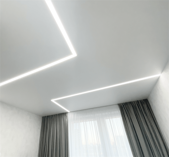 Натяжные потолки со парящими линиями